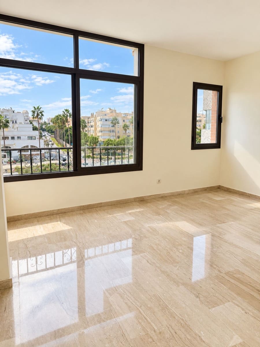 2 soveværelse Lejlighed til salg i Estepona med garage - € 495.000 (Ref: 10165385)