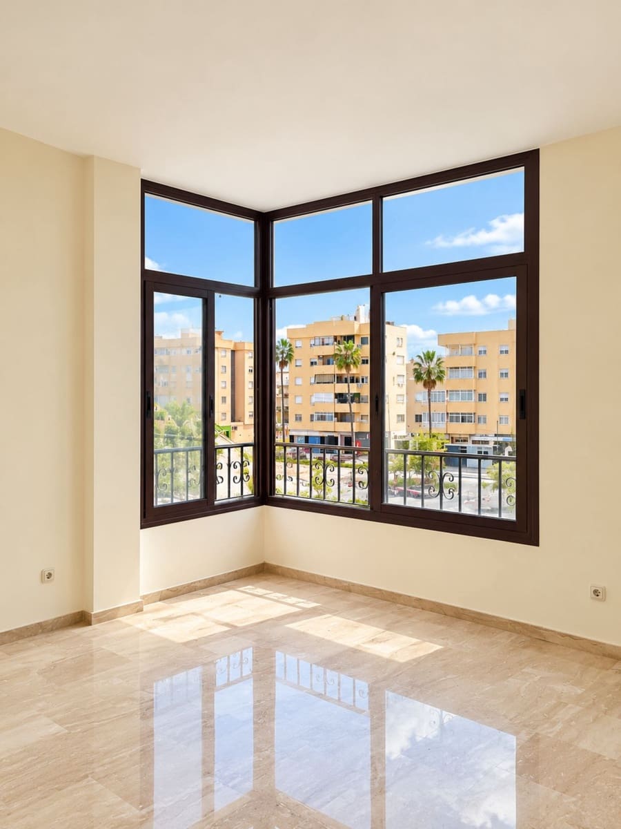 2 soveværelse Lejlighed til salg i Estepona med garage - € 495.000 (Ref: 10165385)