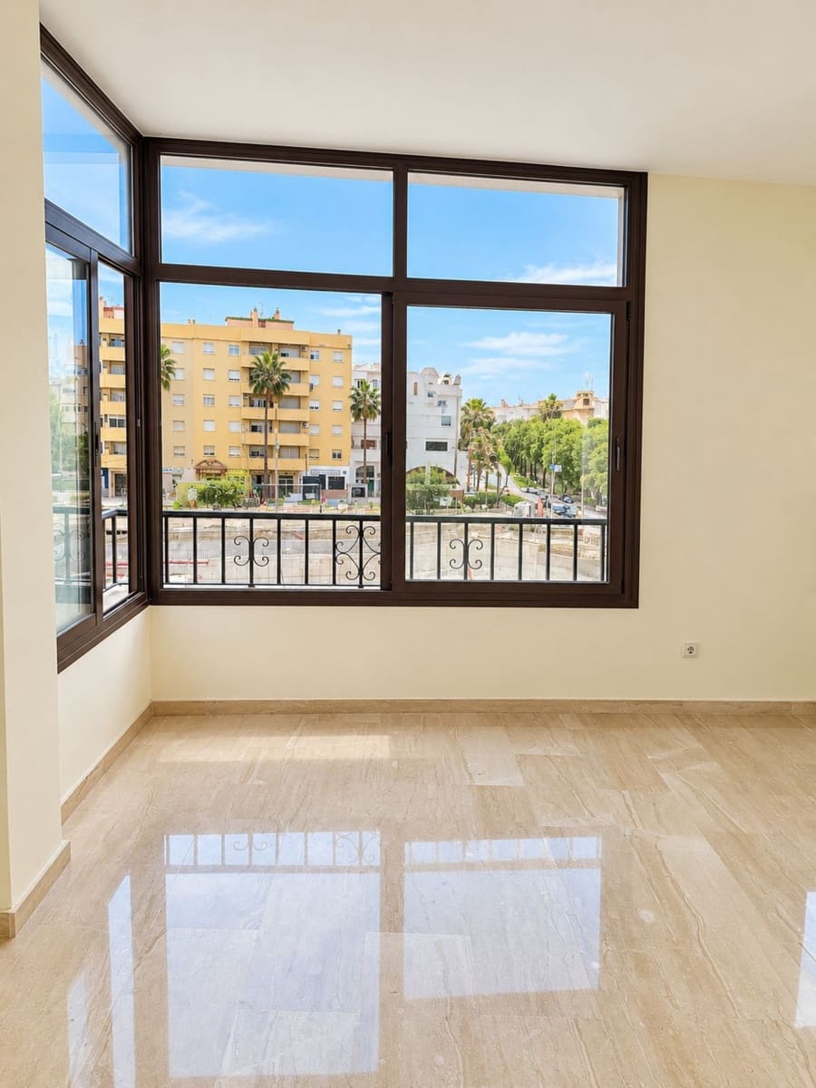 2 soveværelse Lejlighed til salg i Estepona med garage - € 495.000 (Ref: 10165385)