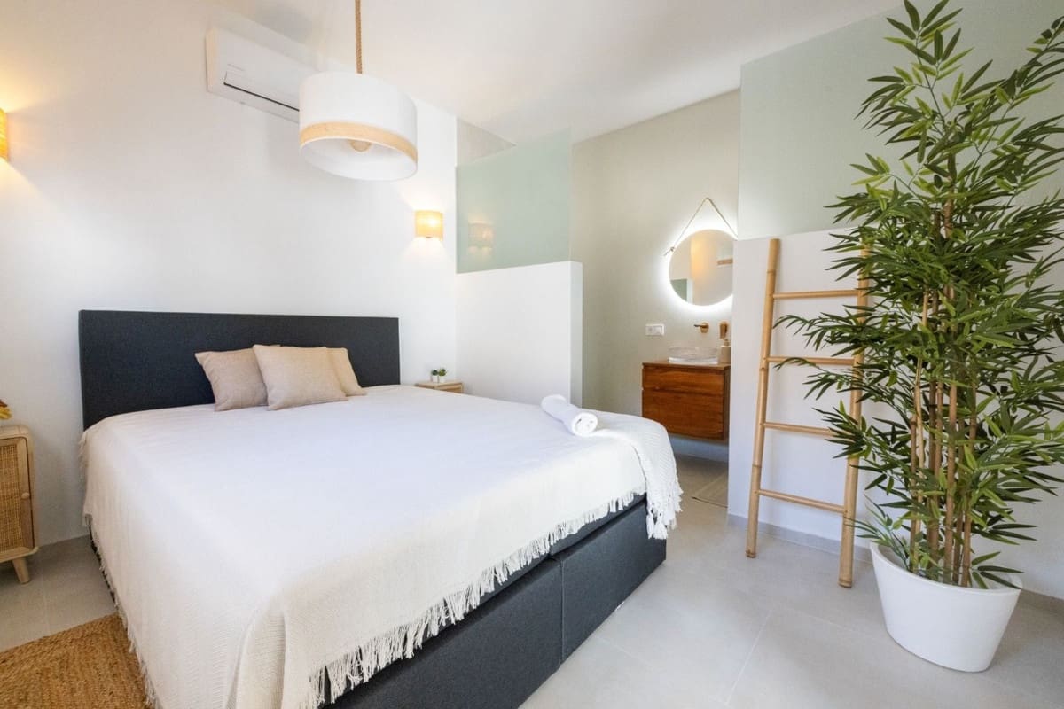 4 sovrum Villa till salu i Estepona med pool garage - 1 395 000 € (Ref: 9666980)