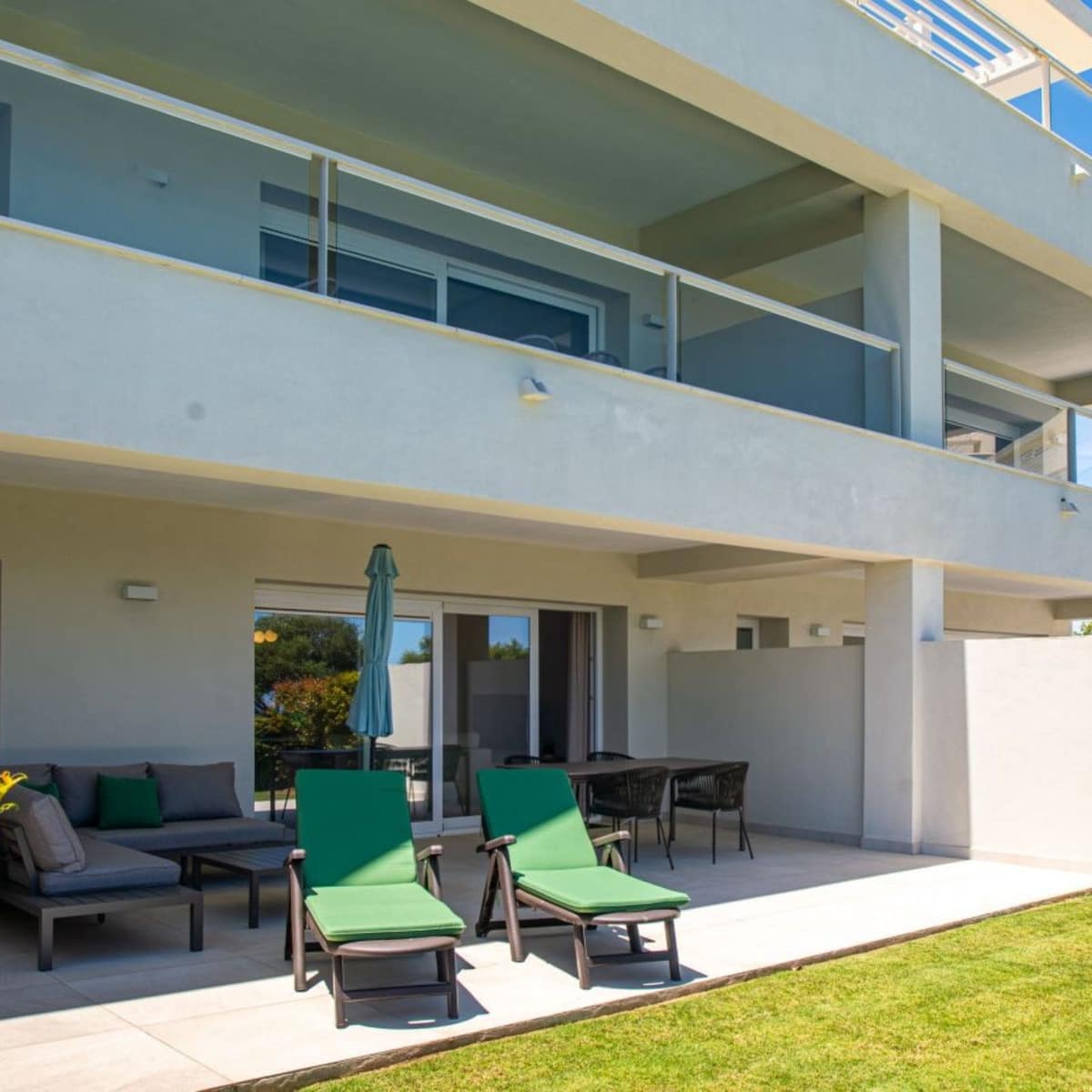 2 sovrum Lägenhet till salu i Sotogrande med pool garage - 525 000 € (Ref: 9666981)