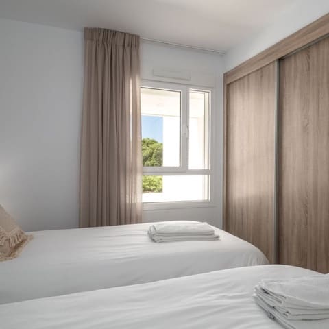 2 sovrum Lägenhet till salu i Sotogrande, San Roque med pool garage - 525 000 € (Ref: 9666981)