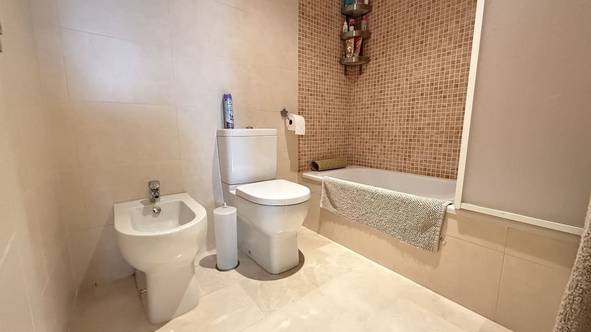 4 slaapkamer Appartement te koop in Estepona met zwembad garage - € 325.000 (Ref: 9683292)