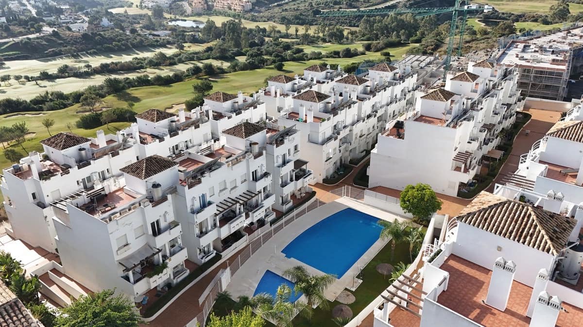 4 slaapkamer Appartement te koop in Estepona met zwembad garage - € 325.000 (Ref: 9683292)
