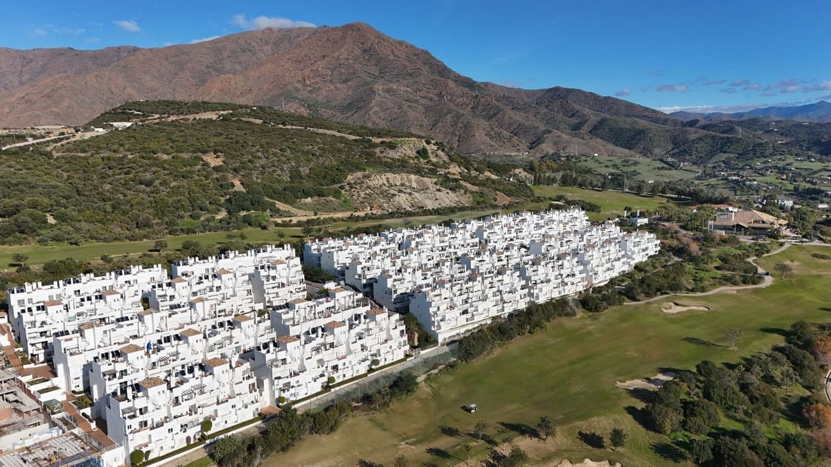 3 Zimmer Apartment zu verkaufen in Estepona mit Pool Garage - 315.000 € (Ref: 9683293)