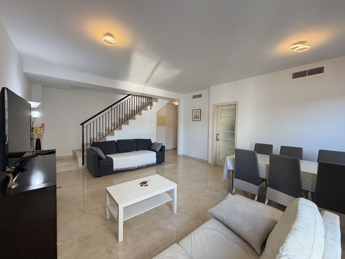 3 bedroom Apartment for sale in Estepona with pool garage - € 315,000 (Ref: 9683293)