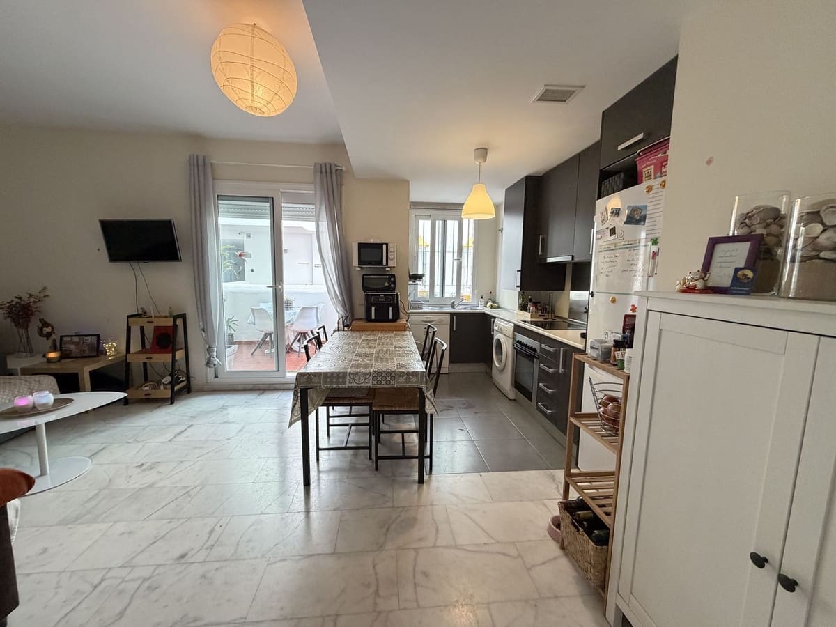 2 slaapkamer Appartement te koop in Estepona met zwembad garage - € 245.000 (Ref: 9683294)