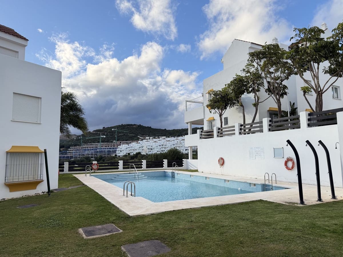 2 slaapkamer Appartement te koop in Estepona met zwembad garage - € 245.000 (Ref: 9683294)