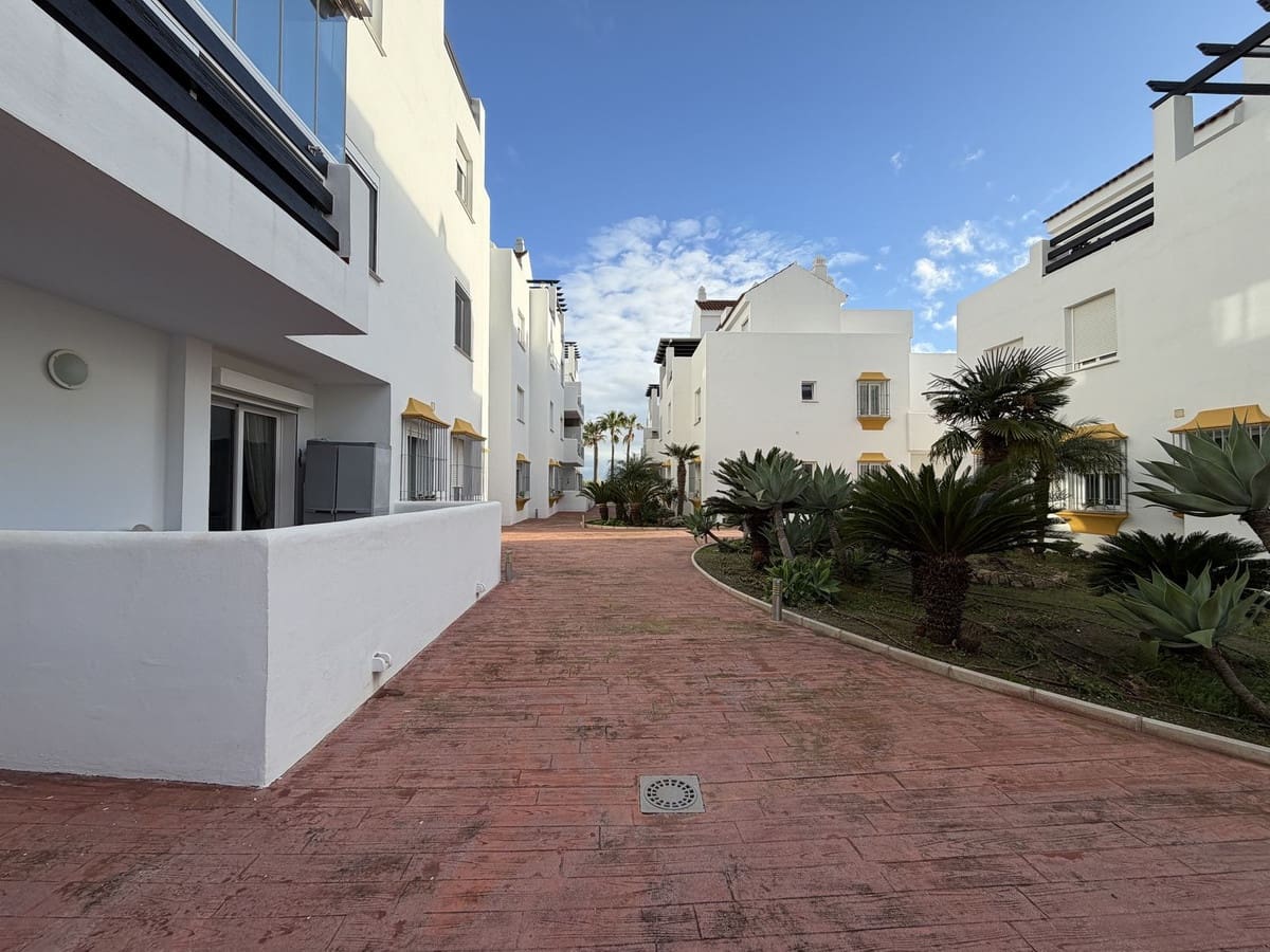 2 slaapkamer Appartement te koop in Estepona met zwembad garage - € 245.000 (Ref: 9683294)