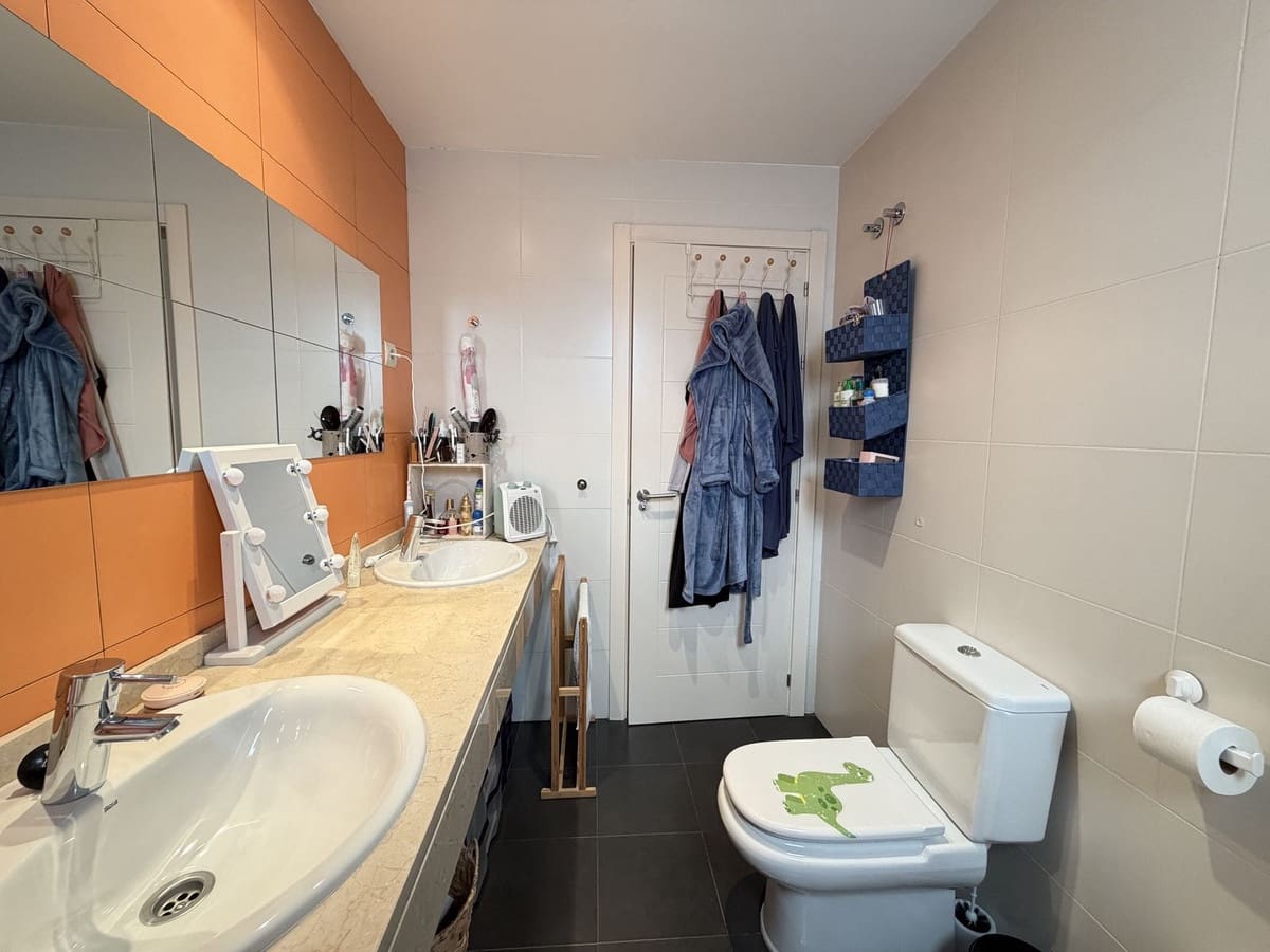 2 slaapkamer Appartement te koop in Estepona met zwembad garage - € 245.000 (Ref: 9683294)