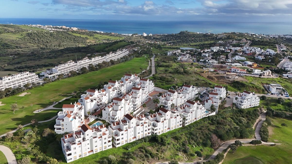 2 slaapkamer Appartement te koop in Estepona met zwembad garage - € 245.000 (Ref: 9683294)