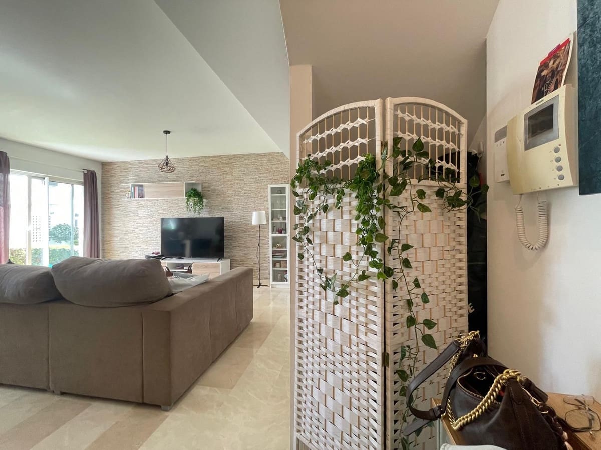 3 bedroom Apartment for sale in Estepona with pool garage - € 318,000 (Ref: 9687552)