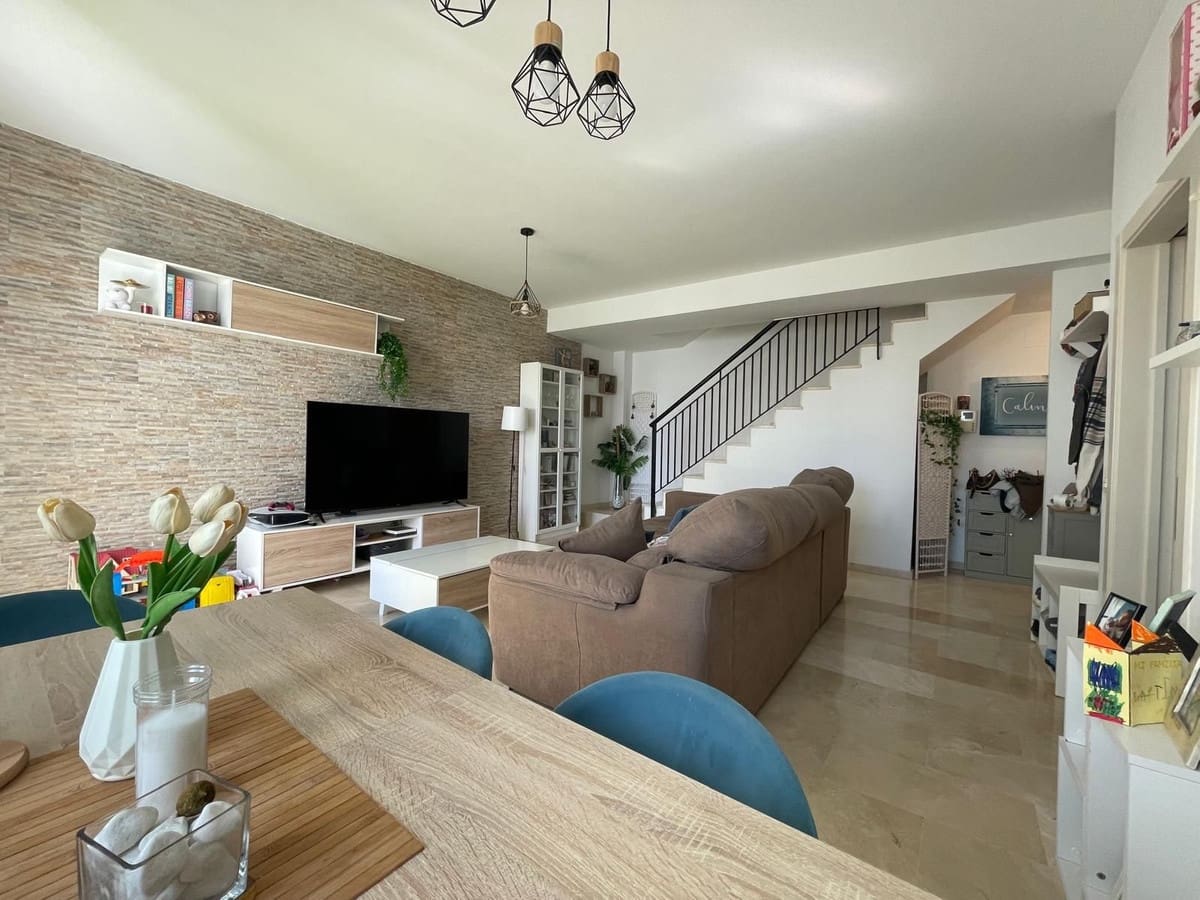 3 bedroom Apartment for sale in Estepona with pool garage - € 318,000 (Ref: 9687552)