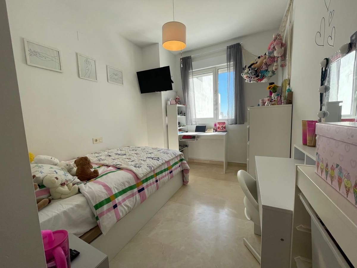 3 bedroom Apartment for sale in Estepona with pool garage - € 318,000 (Ref: 9687552)