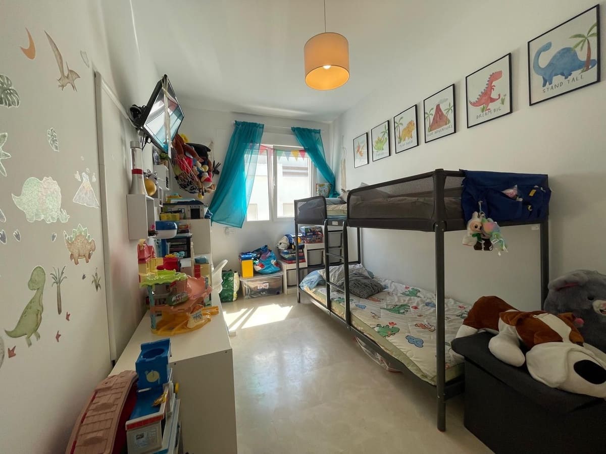 3 bedroom Apartment for sale in Estepona with pool garage - € 318,000 (Ref: 9687552)