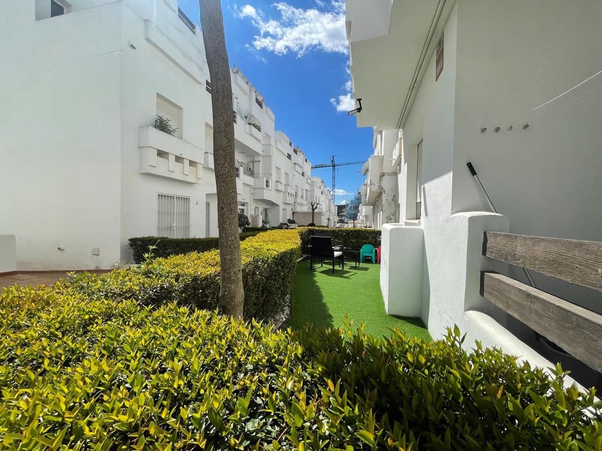 3 bedroom Apartment for sale in Estepona with pool garage - € 318,000 (Ref: 9687552)