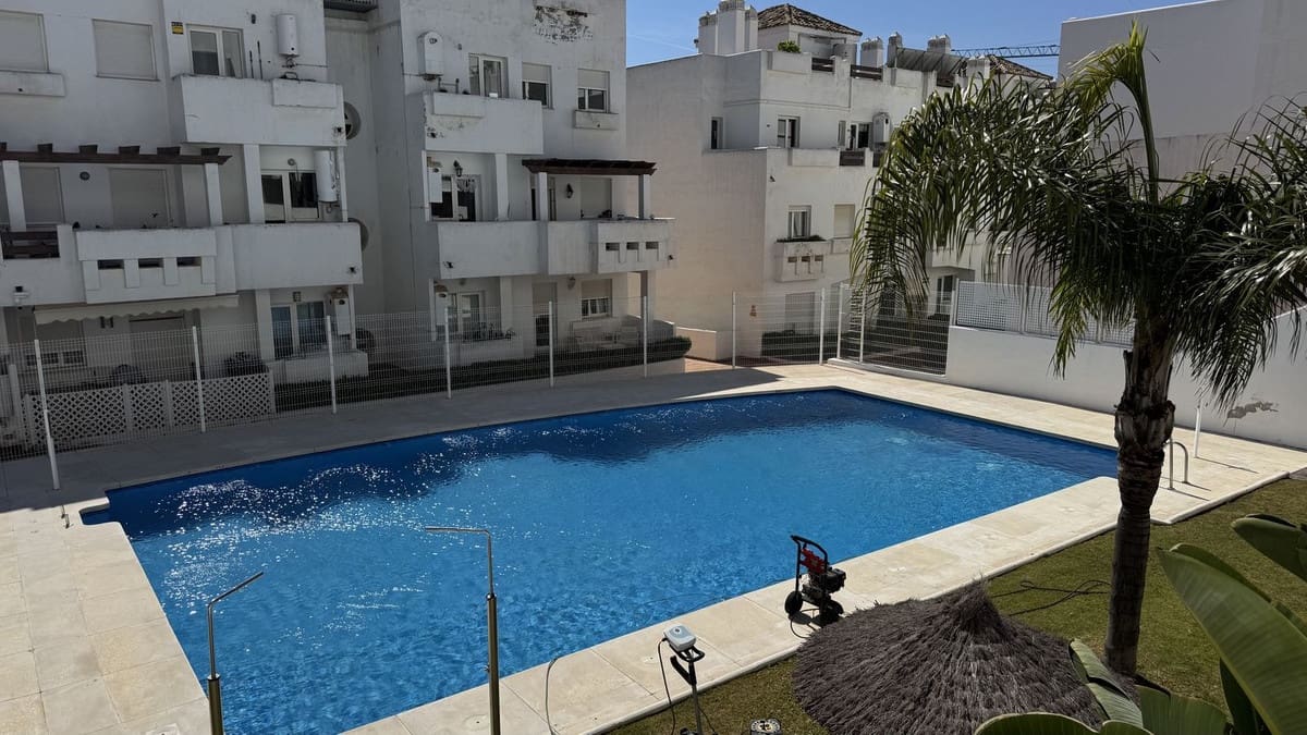 2 chambre Appartement à vendre à Estepona avec piscine garage - 345 000 € (Ref: 9750942)