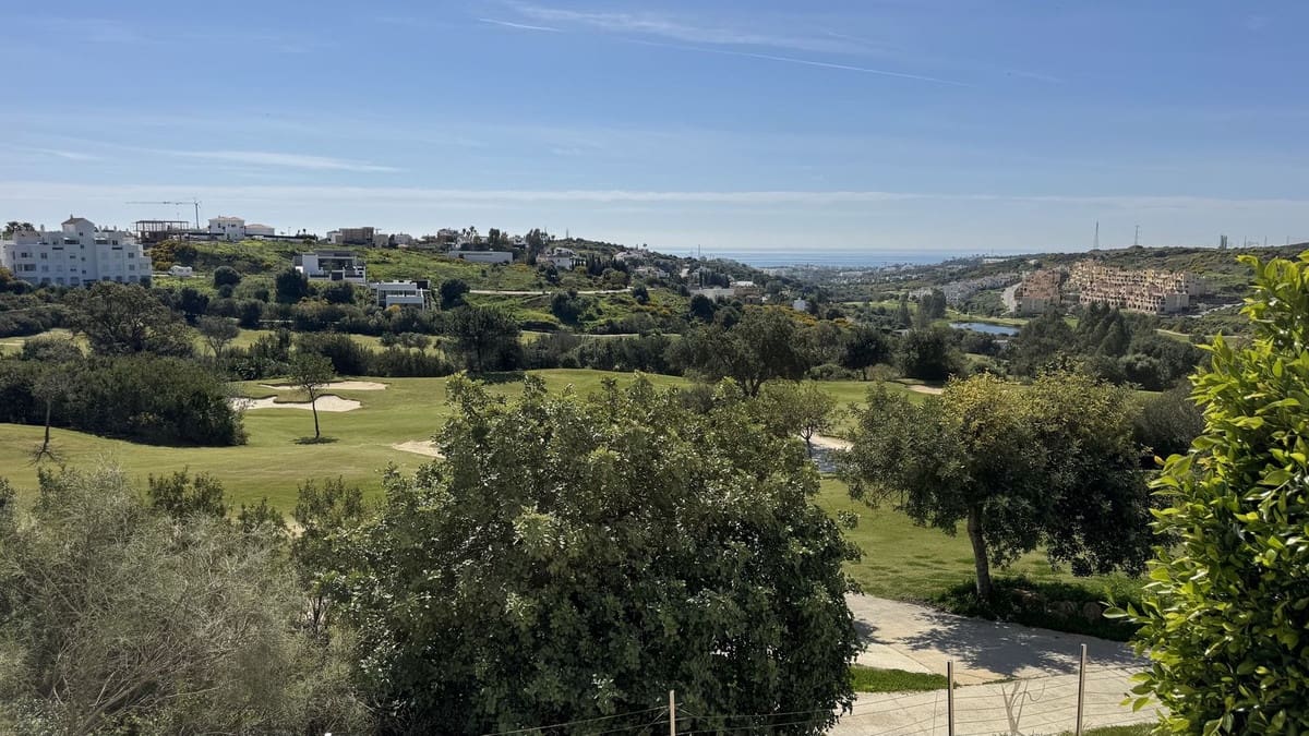 2 chambre Appartement à vendre à Estepona avec piscine garage - 345 000 € (Ref: 9750942)