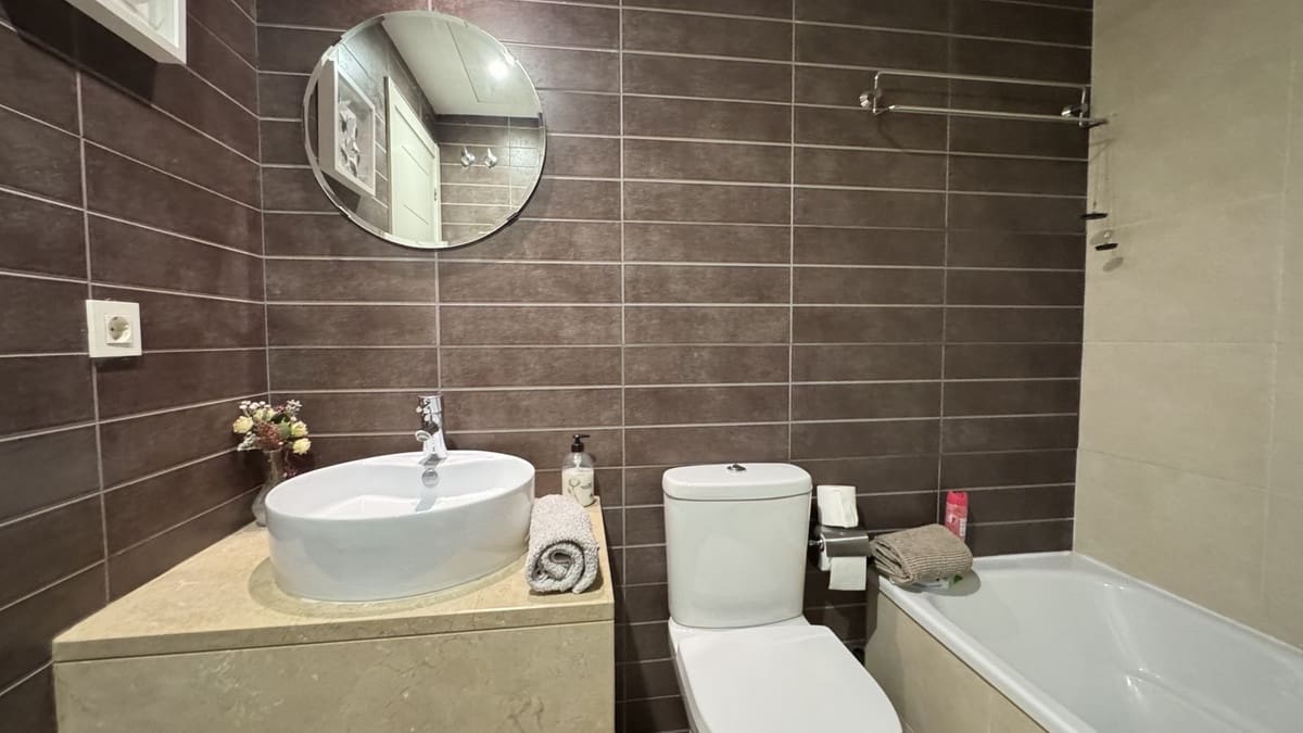 2 chambre Appartement à vendre à Estepona avec piscine garage - 345 000 € (Ref: 9750942)