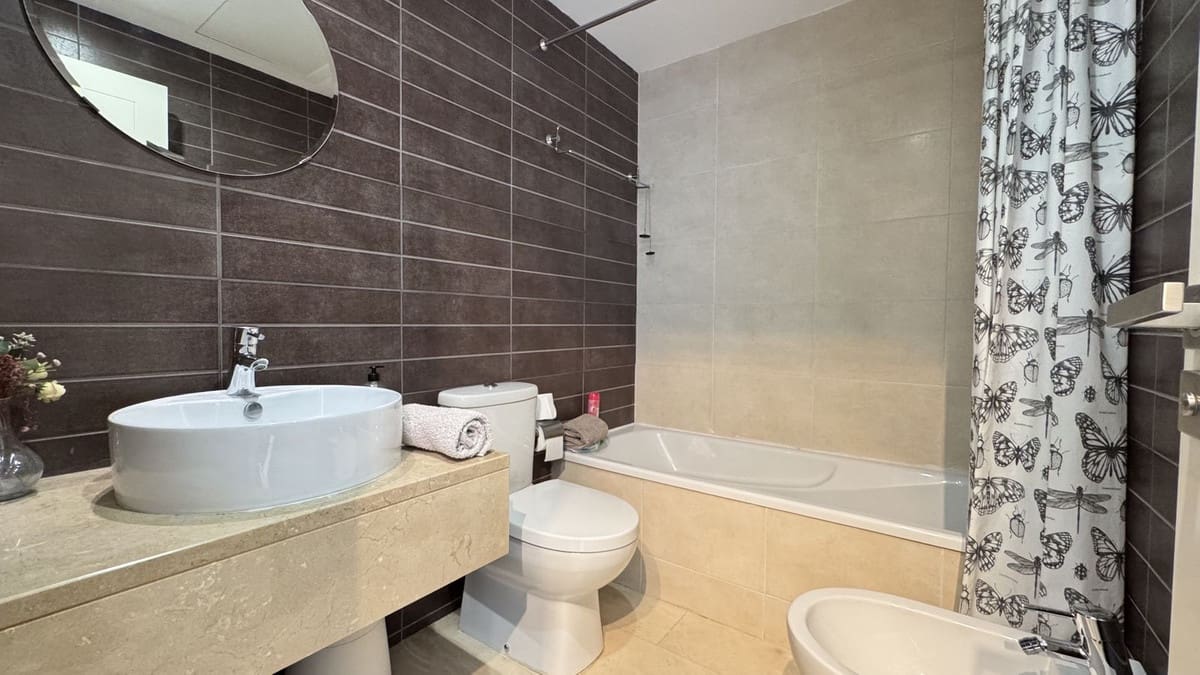 2 chambre Appartement à vendre à Estepona avec piscine garage - 345 000 € (Ref: 9750942)