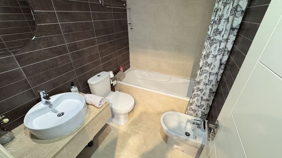 2 chambre Appartement à vendre à Estepona avec piscine garage - 345 000 € (Ref: 9750942)