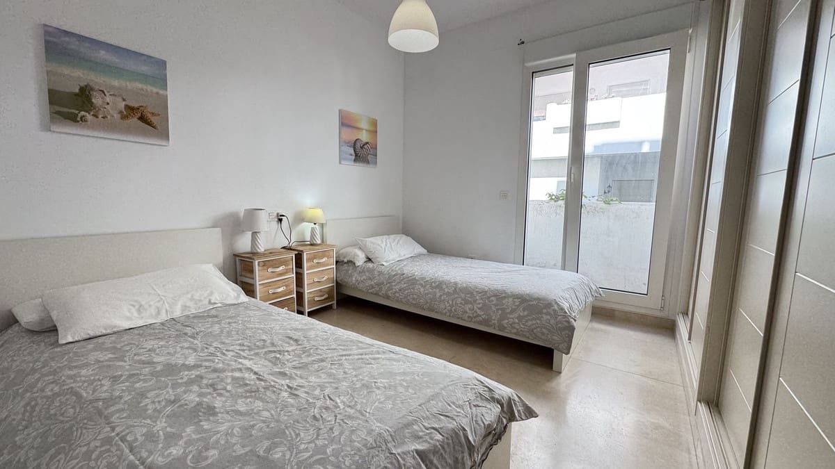 2 chambre Appartement à vendre à Estepona avec piscine garage - 345 000 € (Ref: 9750942)