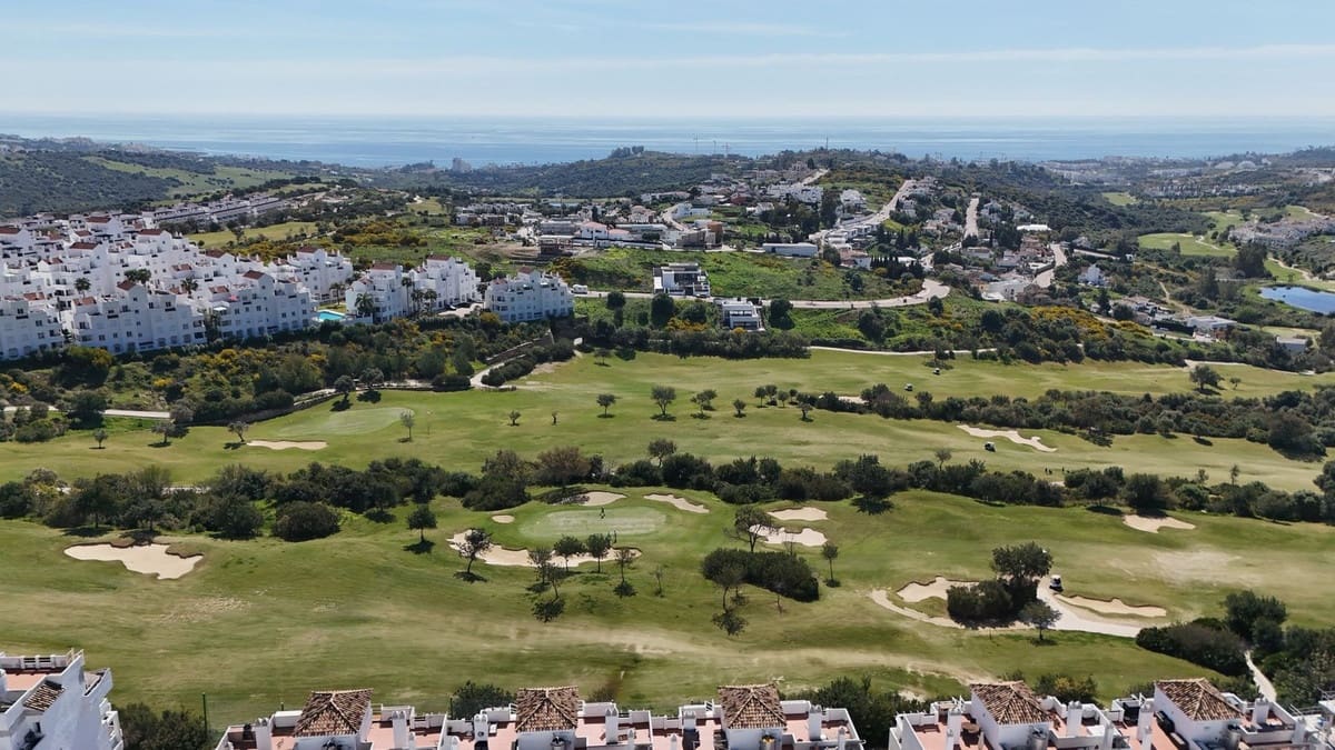 2 chambre Appartement à vendre à Estepona avec piscine garage - 345 000 € (Ref: 9750942)