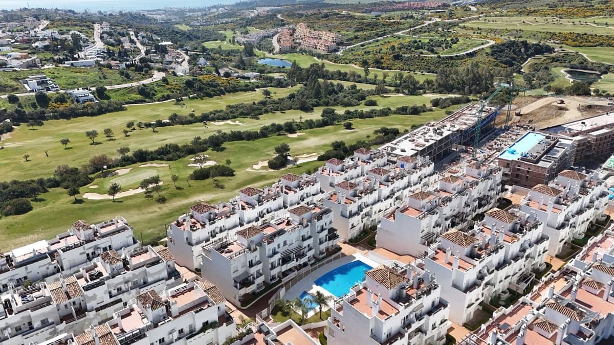 2 chambre Appartement à vendre à Estepona avec piscine garage - 345 000 € (Ref: 9750942)