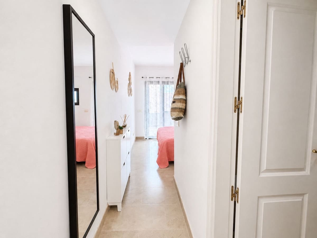 3 sypialnia Apartament na sprzedaż w La Duquesa / Puerto de la Duquesa z basenem garażem - 369 000 € (Ref: 9814019)