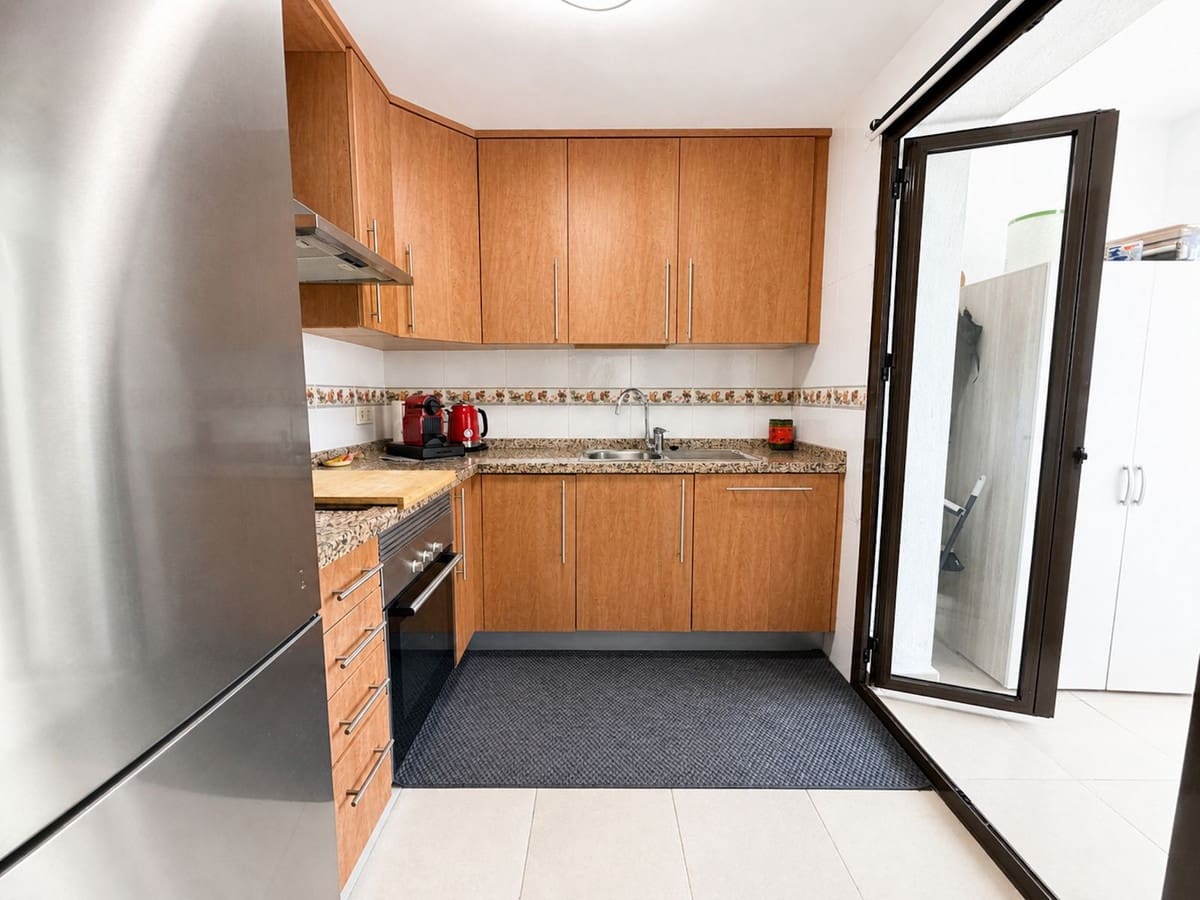 3 sypialnia Apartament na sprzedaż w La Duquesa / Puerto de la Duquesa z basenem garażem - 369 000 € (Ref: 9814019)