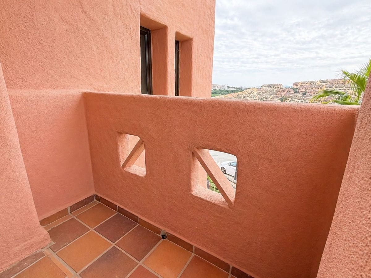 3 sypialnia Apartament na sprzedaż w La Duquesa / Puerto de la Duquesa z basenem garażem - 369 000 € (Ref: 9814019)