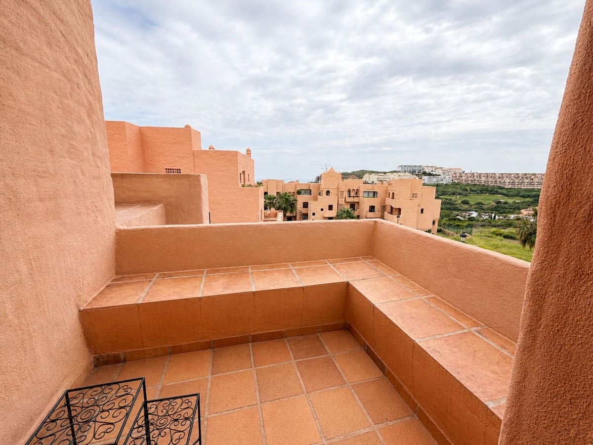 3 sypialnia Apartament na sprzedaż w La Duquesa / Puerto de la Duquesa z basenem garażem - 369 000 € (Ref: 9814019)