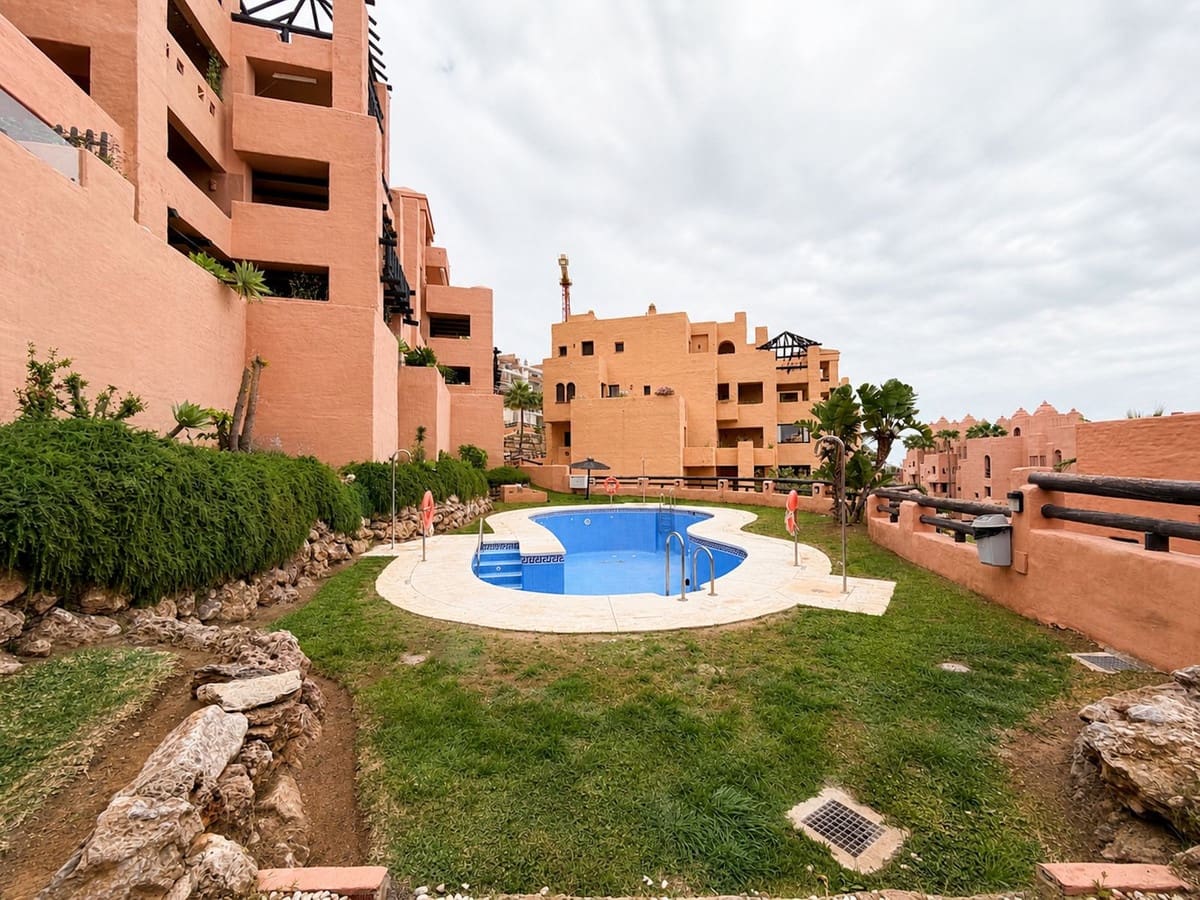 3 sypialnia Apartament na sprzedaż w La Duquesa / Puerto de la Duquesa z basenem garażem - 369 000 € (Ref: 9814019)