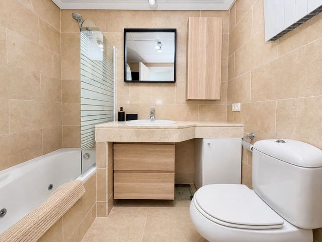 3 soveværelse Lejlighed til salg i La Duquesa / Puerto de la Duquesa, Manilva med swimmingpool garage - € 349.000 (Ref: 9814019)