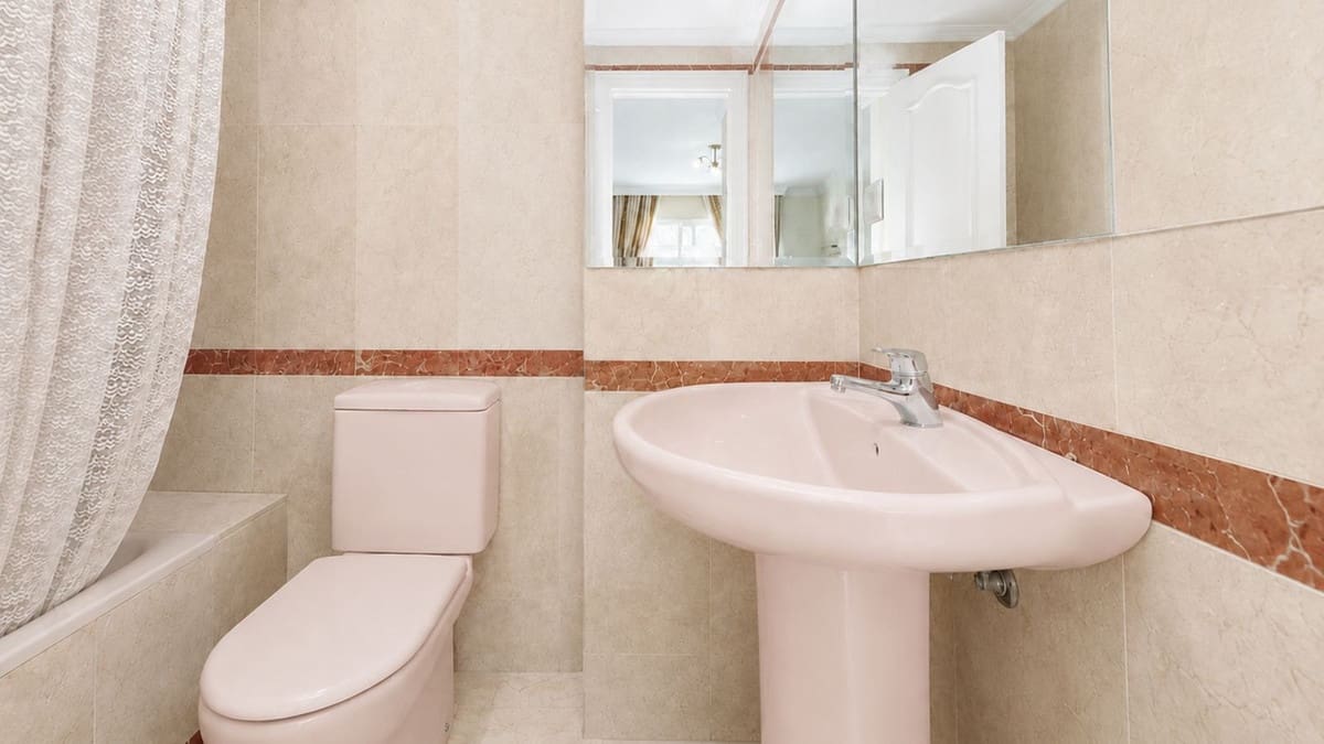 3 bedroom Apartment for sale in Estepona - € 579,000 (Ref: 9879904)