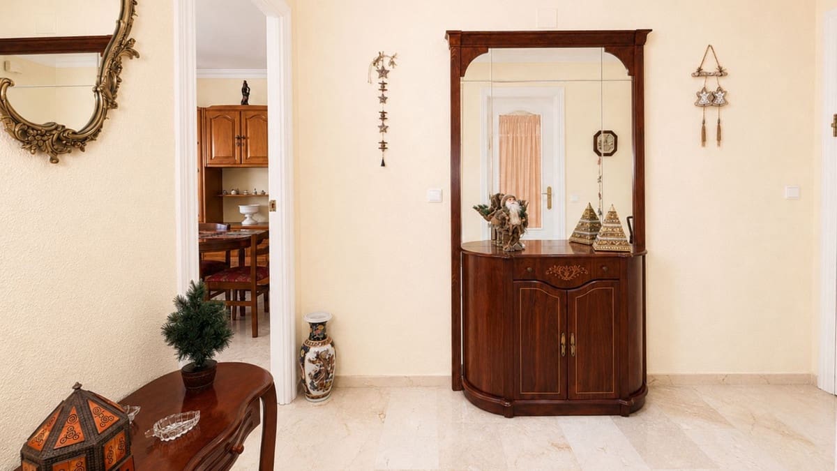 3 bedroom Apartment for sale in Estepona - € 579,000 (Ref: 9879904)