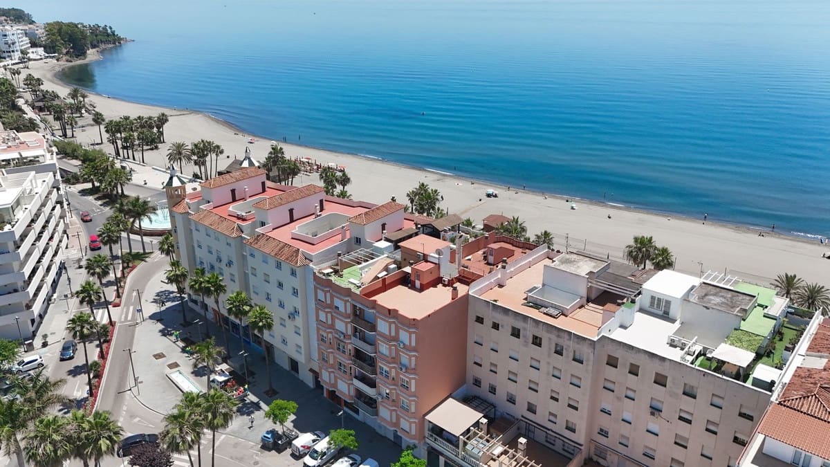 3 bedroom Apartment for sale in Estepona - € 579,000 (Ref: 9879904)
