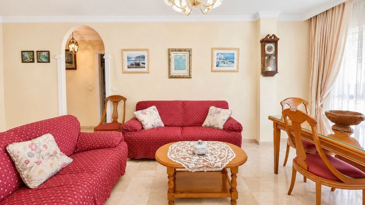 3 bedroom Apartment for sale in Estepona - € 579,000 (Ref: 9879904)