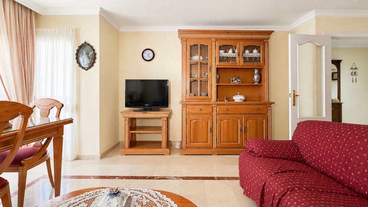 3 bedroom Apartment for sale in Estepona - € 579,000 (Ref: 9879904)