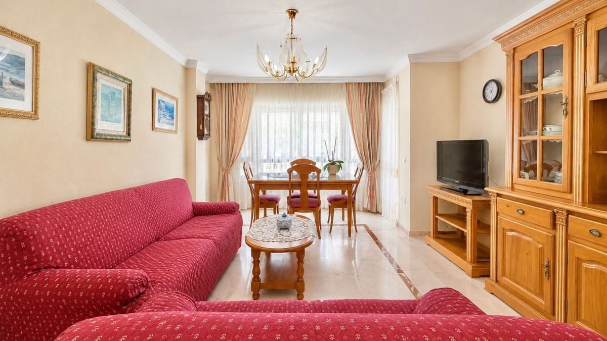 3 bedroom Apartment for sale in Estepona - € 579,000 (Ref: 9879904)