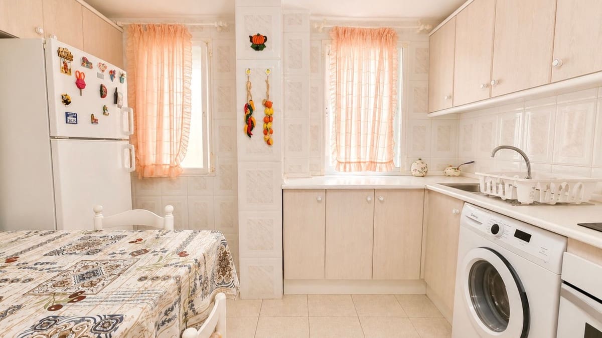3 bedroom Apartment for sale in Estepona - € 579,000 (Ref: 9879904)