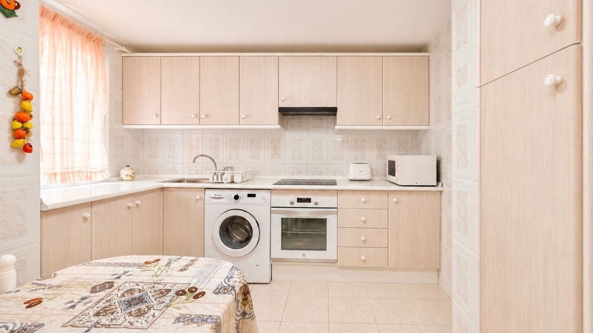 3 bedroom Apartment for sale in Estepona - € 579,000 (Ref: 9879904)