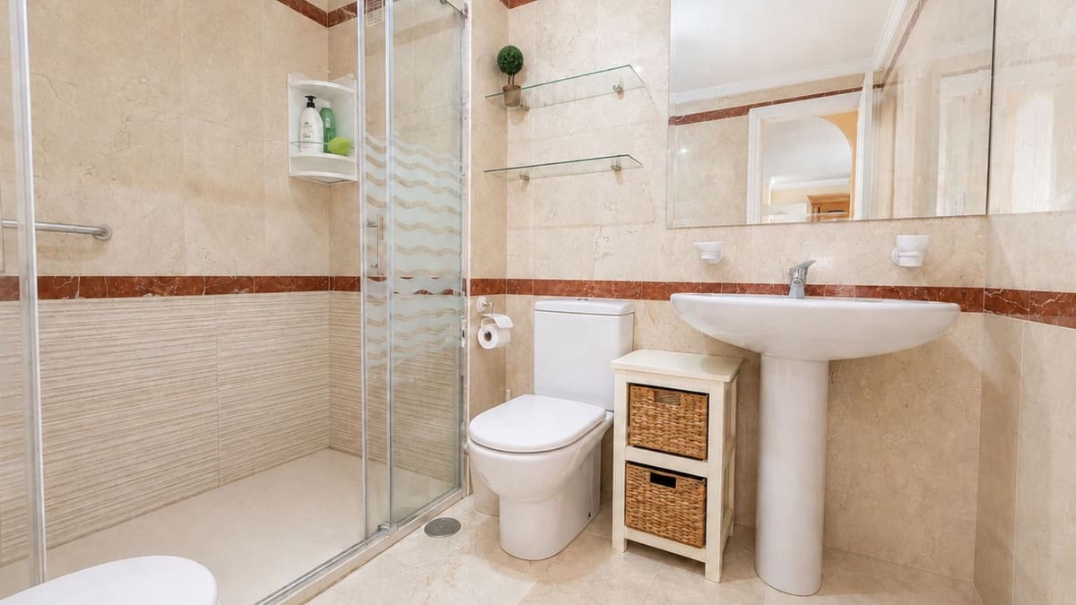 3 bedroom Apartment for sale in Estepona - € 579,000 (Ref: 9879904)
