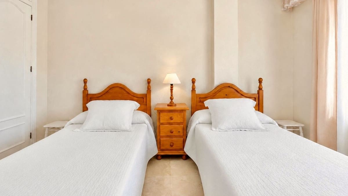 3 bedroom Apartment for sale in Estepona - € 579,000 (Ref: 9879904)