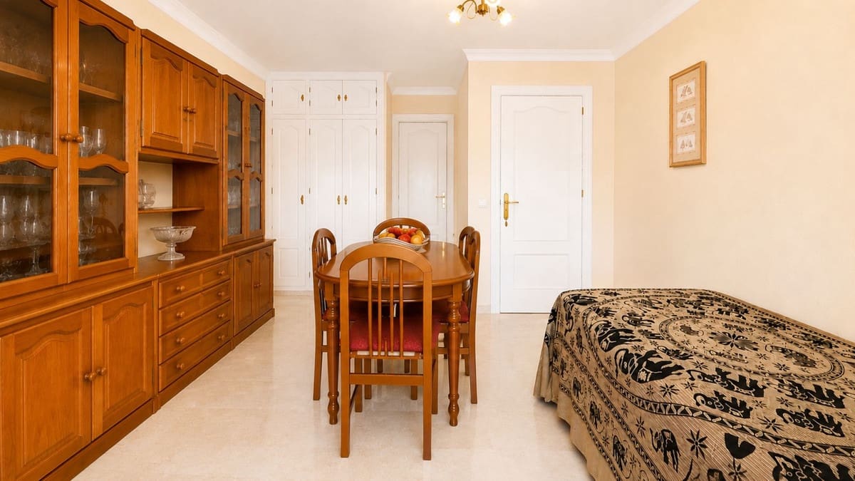 3 bedroom Apartment for sale in Estepona - € 579,000 (Ref: 9879904)