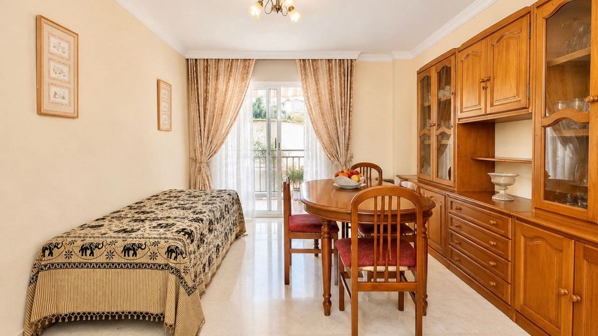 3 bedroom Apartment for sale in Estepona - € 579,000 (Ref: 9879904)