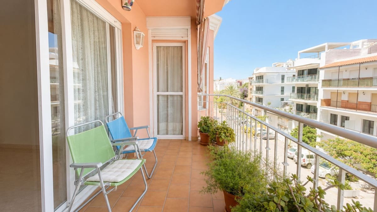 3 bedroom Apartment for sale in Estepona - € 579,000 (Ref: 9879904)