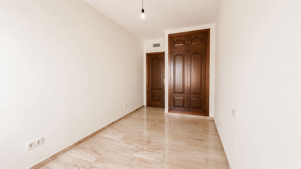 2 sovrum Lägenhet till salu i Estepona - 475 000 € (Ref: 9958318)