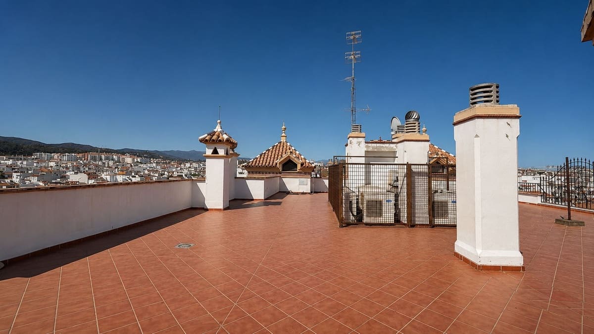 2 sovrum Lägenhet till salu i Estepona - 475 000 € (Ref: 9958318)