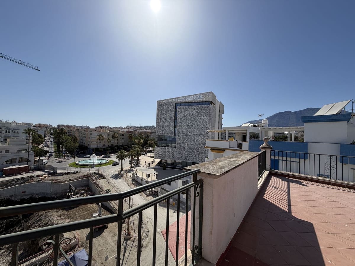 2 bedroom Apartment for sale in Estepona - € 475,000 (Ref: 9958318)